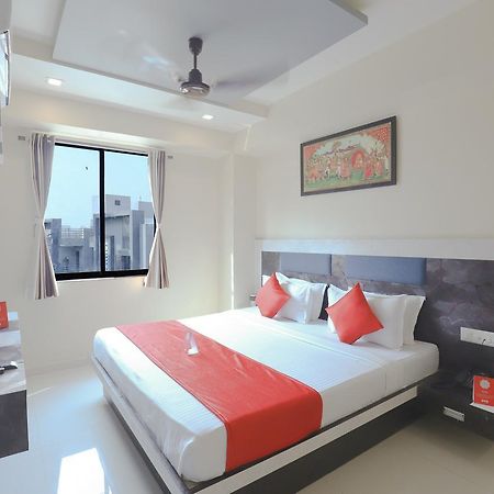 Apollo Hotel Ahmedabad Exterior photo