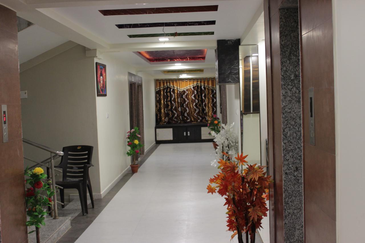 Apollo Hotel Ahmedabad Exterior photo