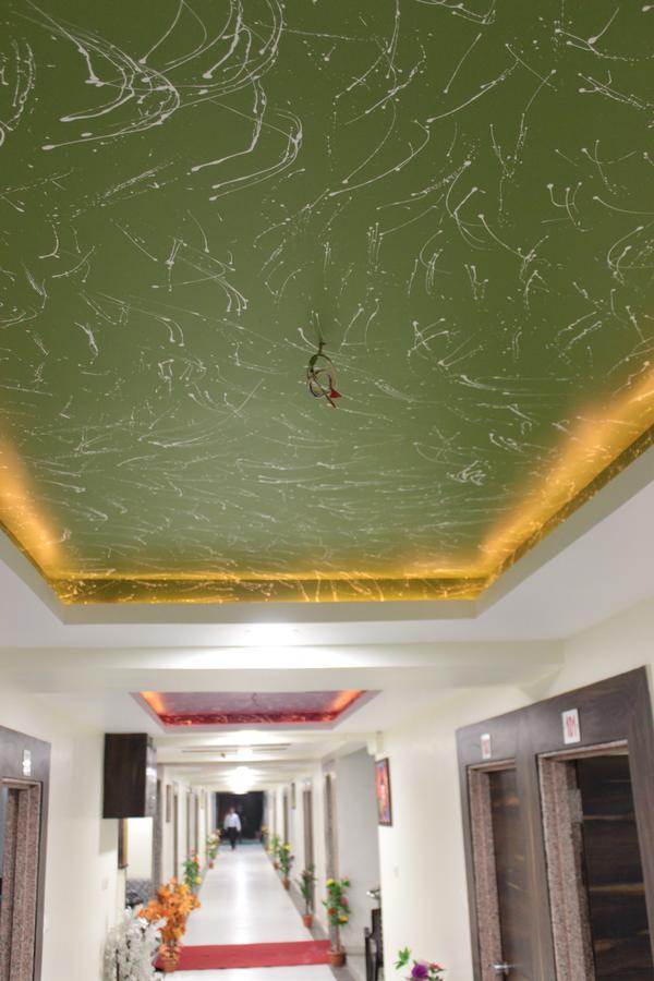 Apollo Hotel Ahmedabad Exterior photo