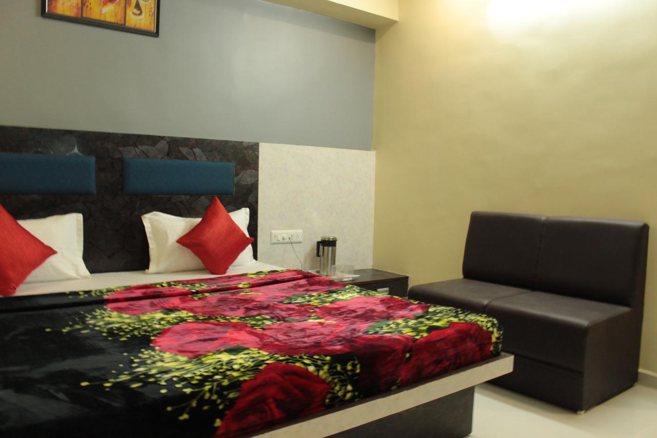 Apollo Hotel Ahmedabad Exterior photo