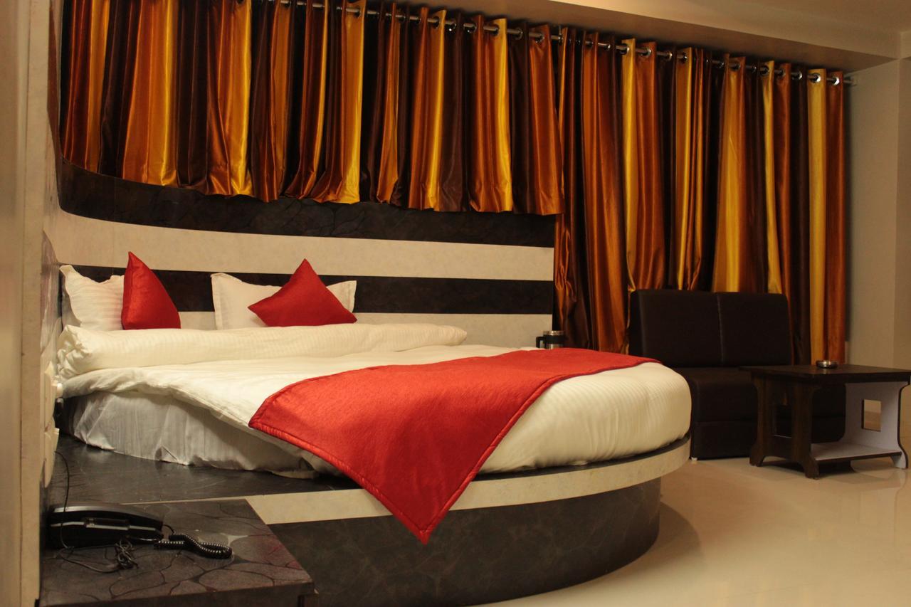 Apollo Hotel Ahmedabad Exterior photo