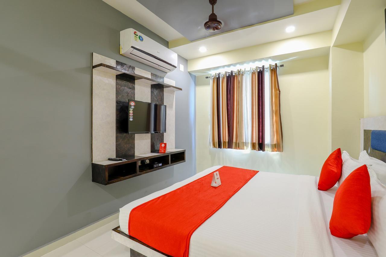 Apollo Hotel Ahmedabad Exterior photo