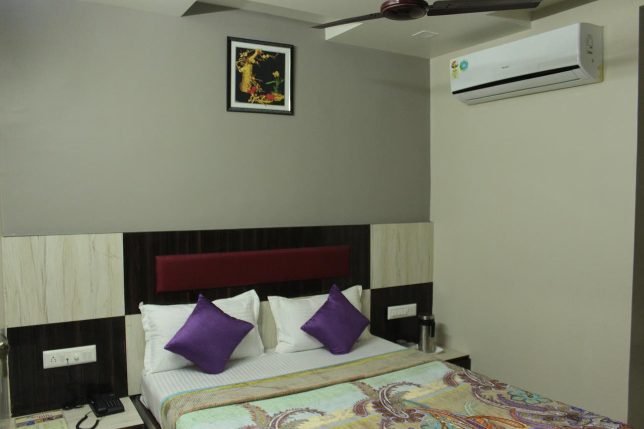 Apollo Hotel Ahmedabad Exterior photo